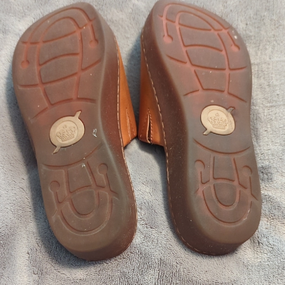 Born Women's Tan Leather Slide Sandals - Picture 4 of 4